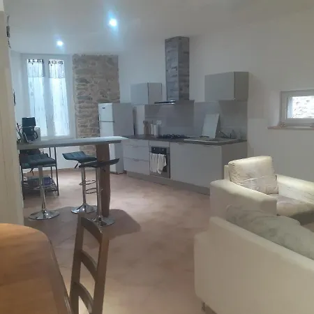 Appartemment Situé A Les Bains Lacaune